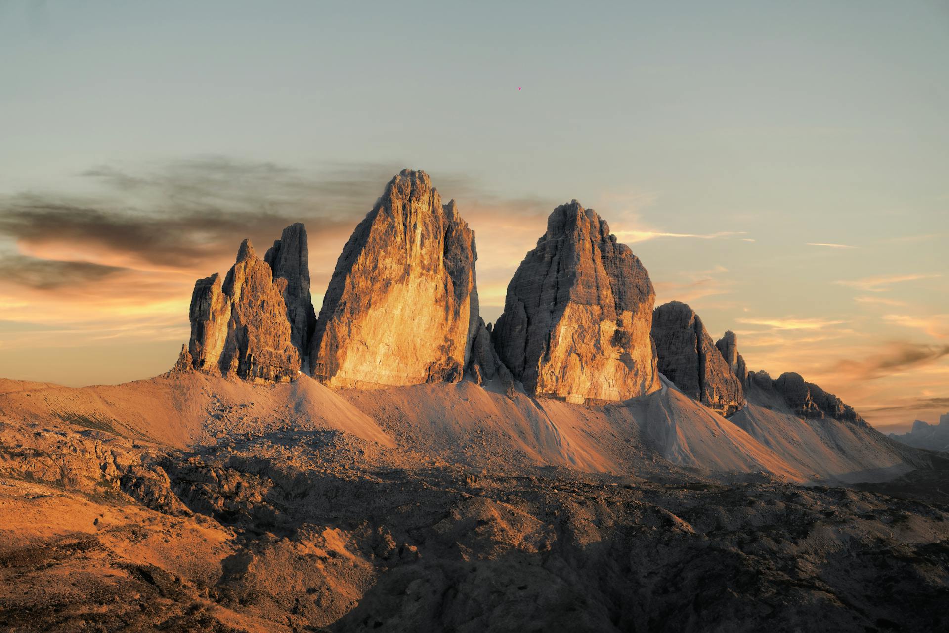 Tre Cime di Lavaredo ob sončnem vzhodu
