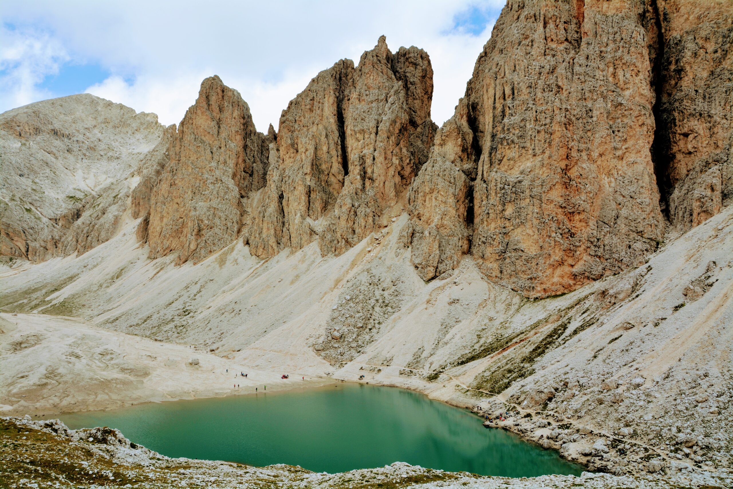 Lago d Antermoia Catinaccio Dolomiti turkizno gorsko jezero visoki Dolomiti