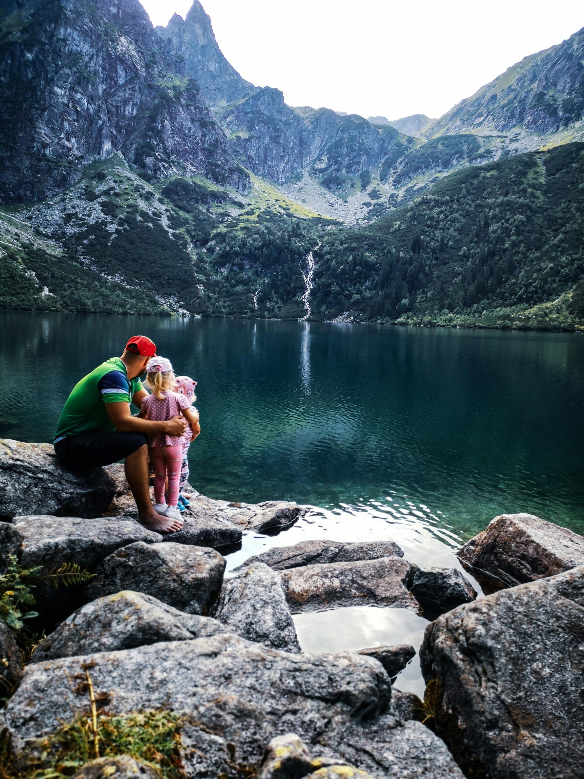 lago-di-braies-z-otroki-krozna-pot-najem-colna-druzinski-izlet-2026