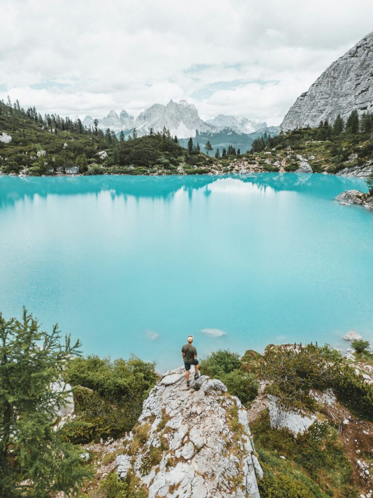 lago-di-sorapis-jeseni-2026-macesni-september-zlata-svetloba
