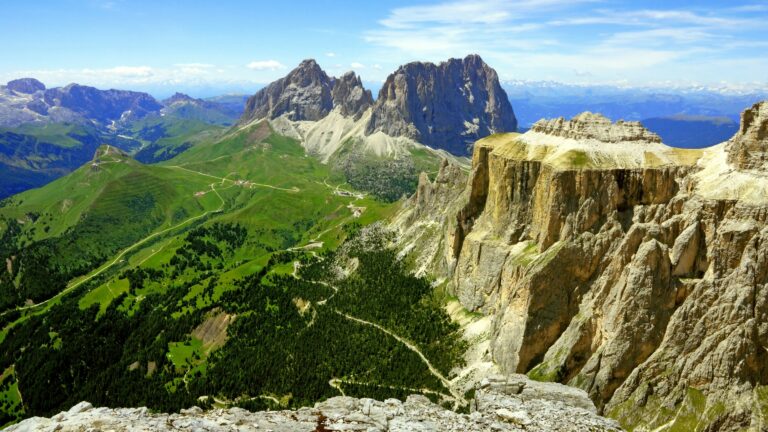 Sass Pordoi – terasa Dolomitov z razgledom na vrhove Dolomitov