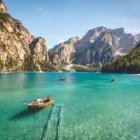 Lago di Braies – turkizno jezero med najlepšimi kraji v Dolomitih
